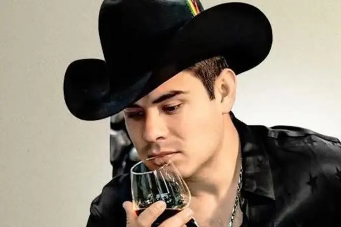 Alfredo Olivas anuncia paro indefinido de los escenarios 